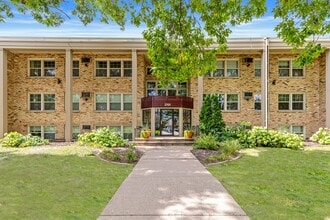 Burgundy And Hillsboro in New Hope, MN - Building Photo - Building Photo