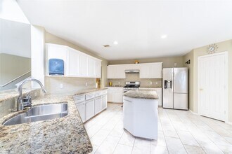 12819 Wisteria Park Dr in Houston, TX - Foto de edificio - Building Photo