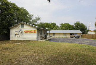 906 14th. St in Bandera, TX - Building Photo - Building Photo