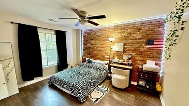 379 Dove Valley Rd in Collierville, TN - Foto de edificio - Building Photo