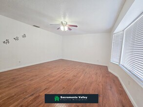 8440 Sierra Sunset Dr in Sacramento, CA - Building Photo - Building Photo
