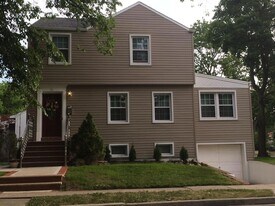 31 Flower Rd, Unit 7M in Valley Stream, NY - Building Photo