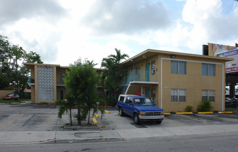 2979 S Douglas Rd in Miami, FL - Foto de edificio - Building Photo