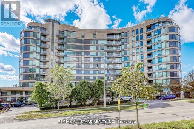 18 Valley Woods Rd in Toronto, ON - Building Photo - Building Photo