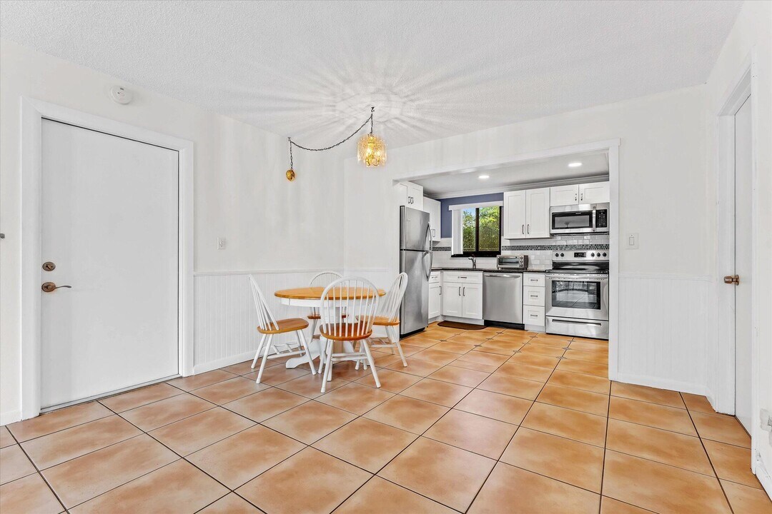 50 SE 12th St in Boca Raton, FL - Building Photo