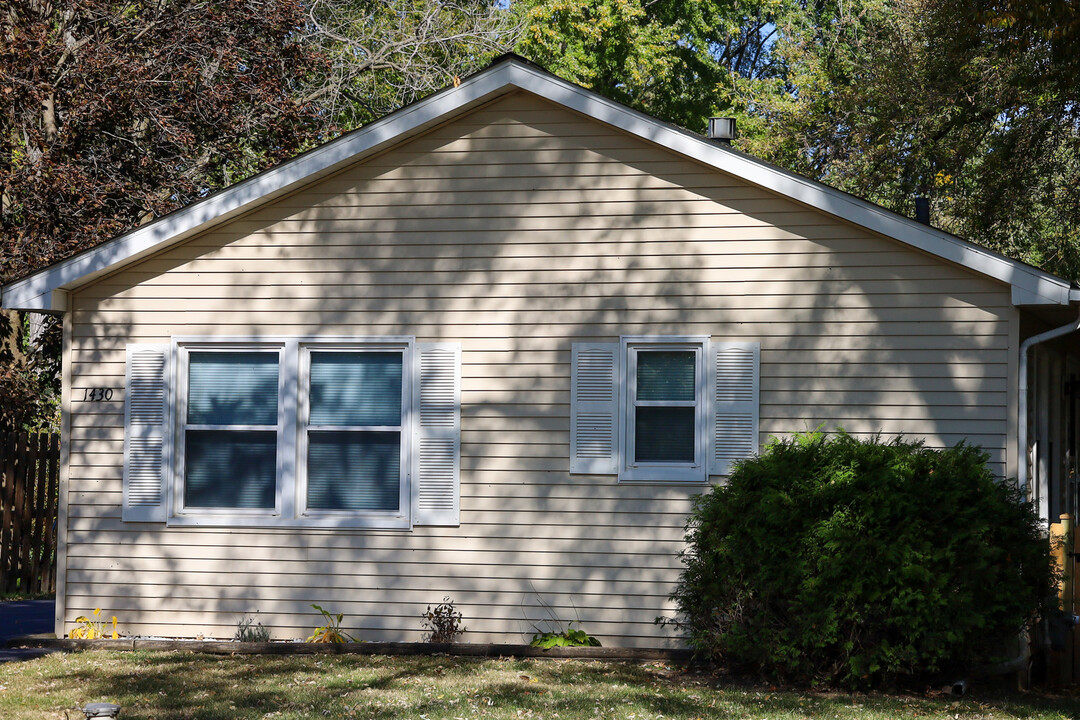 1430 Sherman Blvd in Crystal Lake, IL - Building Photo