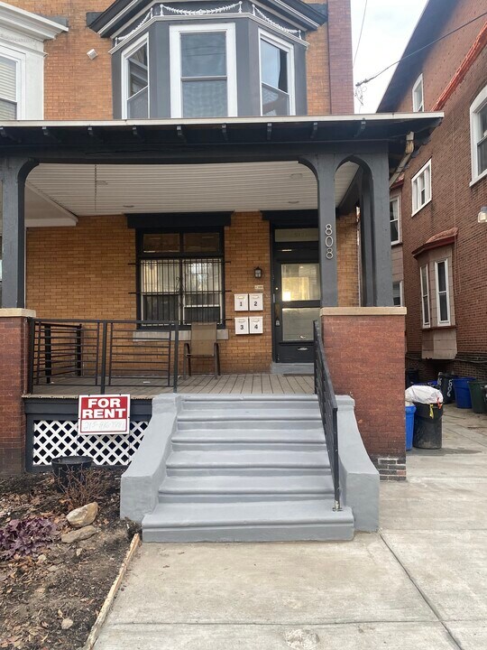 808 S 49th St, Unit 2 in Philadelphia, PA - Foto de edificio