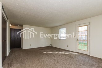 8197 Mount Washington Dr in Huber Heights, OH - Building Photo - Building Photo