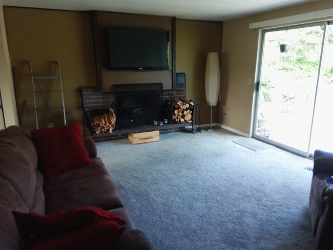 12000 SE 73rd Pl in Newcastle, WA - Building Photo - Building Photo