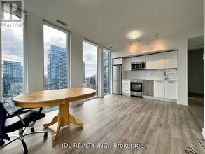 28 Wellesley St E in Toronto, ON - Building Photo - Building Photo