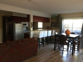 1433 Mishka Ct, Unit 2 bedroom 950 sq ft in Redding, CA - Building Photo