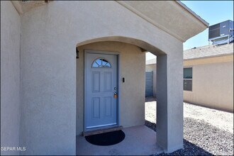 13744 Flora Vista Ave in Horizon City, TX - Building Photo - Building Photo