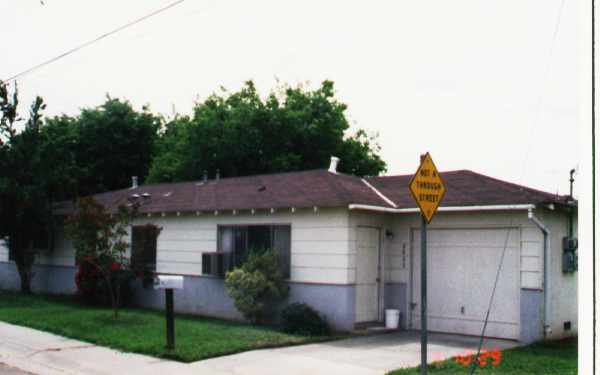 6807-6811 Carnation Ave in Sacramento, CA - Foto de edificio