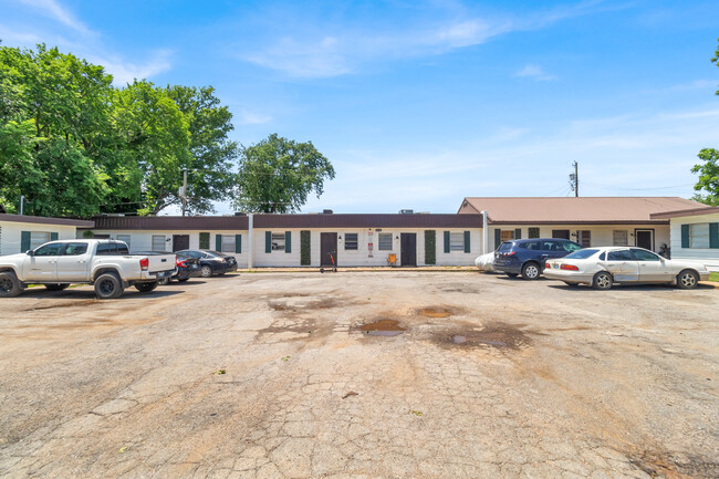 1810-1824 S Perkins Rd in Stillwater, OK - Building Photo - Building Photo