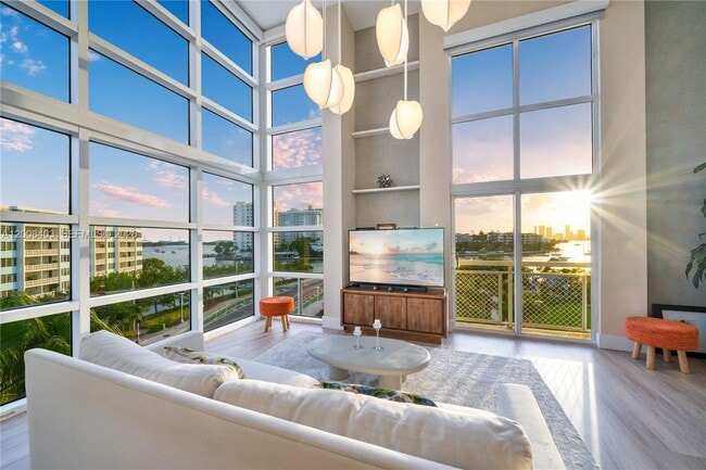 1701 Sunset Harbour Dr in Miami Beach, FL - Building Photo - Building Photo