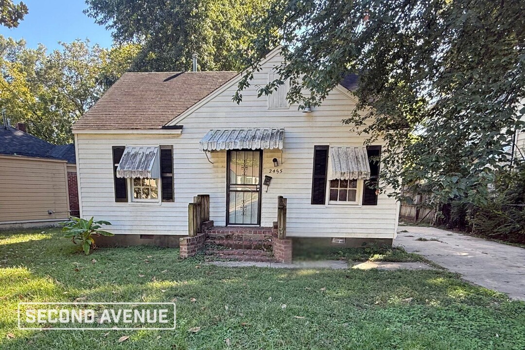 2455 Twain Ave in Memphis, TN - Foto de edificio