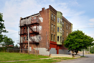 1469 Niagara St in Buffalo, NY - Building Photo - Building Photo