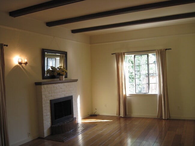 82 Hillview Ave, Unit 25 in Los Altos, CA - Building Photo - Building Photo