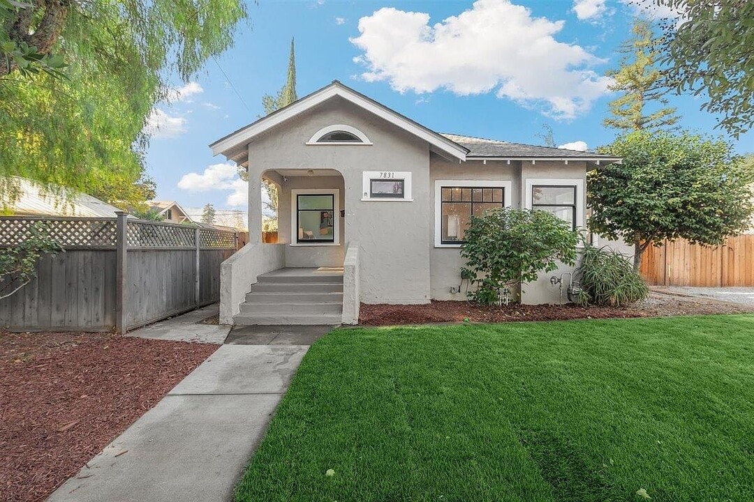 7831 Eigleberry St in Gilroy, CA - Building Photo