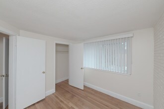 Chestnut Place Townhomes in Foxboro, MA - Foto de edificio - Interior Photo