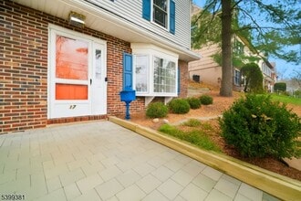 17 Edison Dr in Summit, NJ - Building Photo - Building Photo