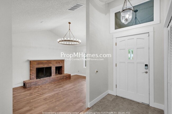 17944 SW Tualata Ave in Lake Oswego, OR - Building Photo - Building Photo