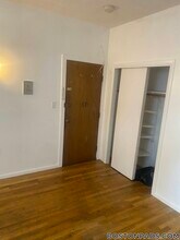 61 S Huntington Ave, Unit 302 in Boston, MA - Foto de edificio - Building Photo