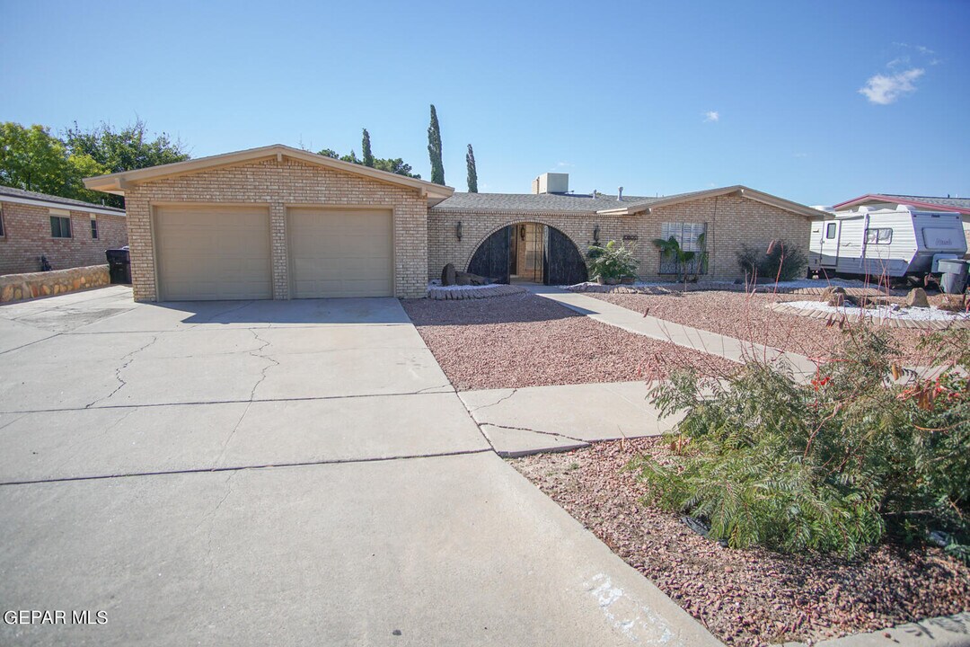 10800 La Subida Dr in El Paso, TX - Building Photo