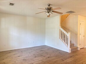 8146 Shadow Oak Dr in North Charleston, SC - Building Photo - Building Photo