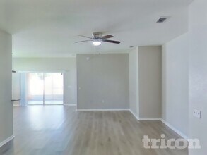 10744 Carloway Hills Dr in Wimauma, FL - Building Photo - Building Photo