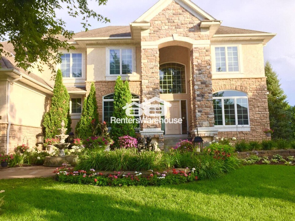 2470 Arnold Palmer Dr in Blaine, MN - Building Photo