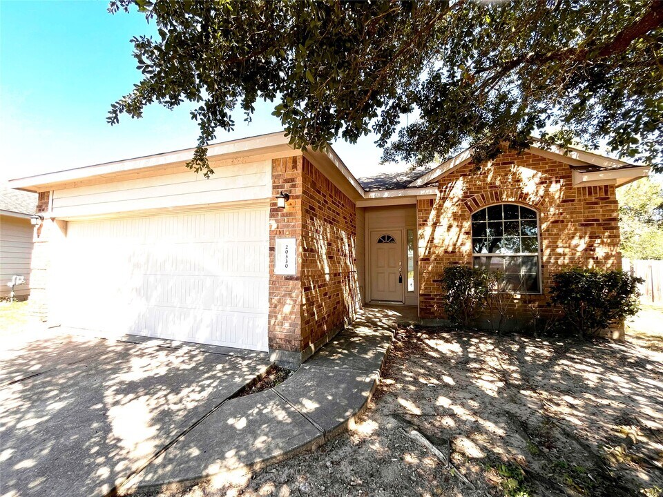 20330 Pine Water Ln in Tomball, TX - Building Photo