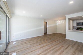 292 Old Forge Crossing-Unit -292 in Devon, PA - Building Photo - Building Photo
