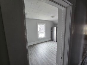 914 Clinton Ave in Kalamazoo, MI - Foto de edificio - Building Photo