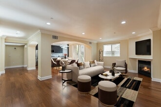 5305 Bellingham Ave, Unit 103 in Valley Village, CA - Building Photo - Building Photo
