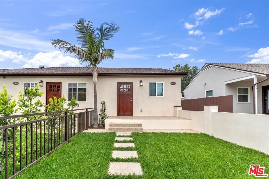 6917 Encino Ave in Los Angeles, CA - Building Photo