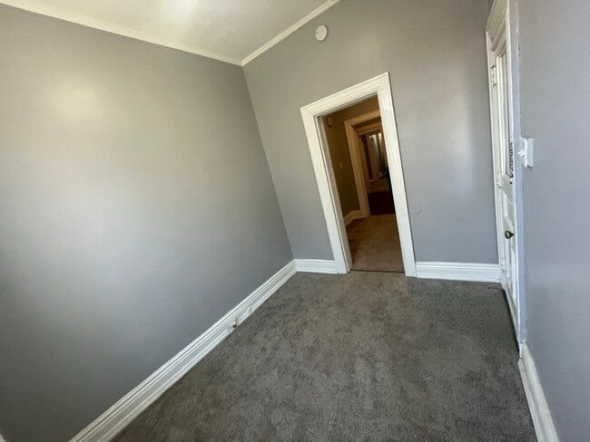 176 Remsen St, Unit 1E in Cohoes, NY - Foto de edificio - Building Photo