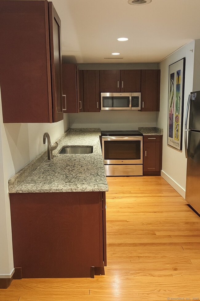 16 Brick Walk Ln in Farmington, CT - Building Photo - Building Photo