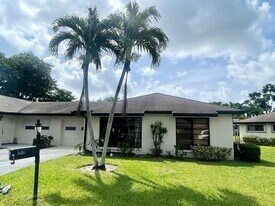 4961 Dovewood Rd in Boynton Beach, FL - Building Photo