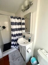 40 Cedar St, Unit 1 in Somerville, MA - Foto de edificio - Building Photo