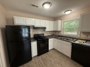 4005 Sassafras Ct in Greensboro, NC - Building Photo - Building Photo