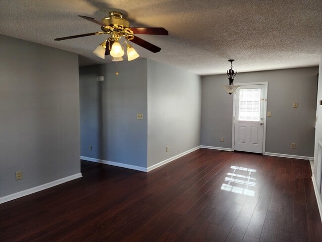 3264 N Senseney Cir in Clarksville, TN - Building Photo - Building Photo