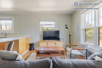 325 Hawthorne Ave in Palo Alto, CA - Building Photo - Building Photo