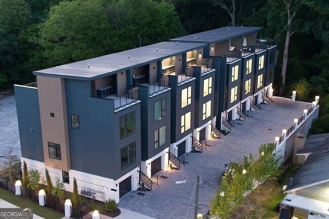 1570 Flat Shoals Rd SE in Atlanta, GA - Building Photo - Building Photo