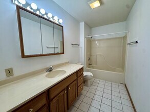 1413 Adams St in Ottawa, IL - Building Photo - Building Photo