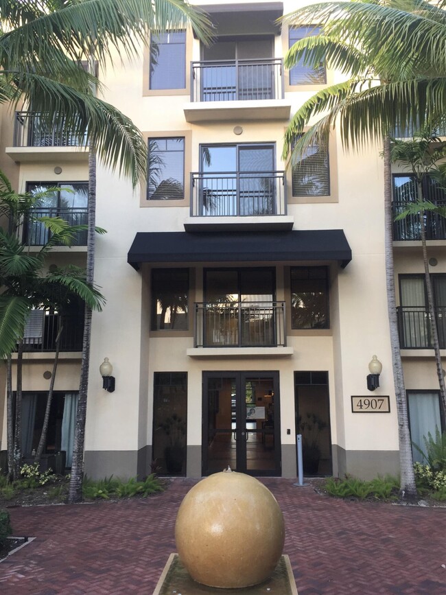 property at 4907 Midtown Ln