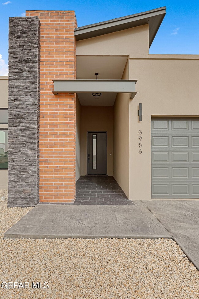 5956 Mohegan Sun St in El Paso, TX - Building Photo - Building Photo