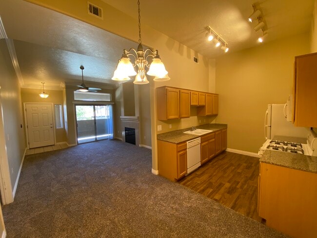 8985 S Durango Dr, Unit 2189 in Las Vegas, NV - Building Photo - Building Photo