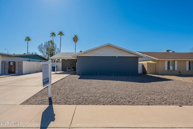 property at 1715 E El Parque Dr