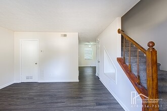 5740 Old Gordon Rd in Mableton, GA - Building Photo - Building Photo